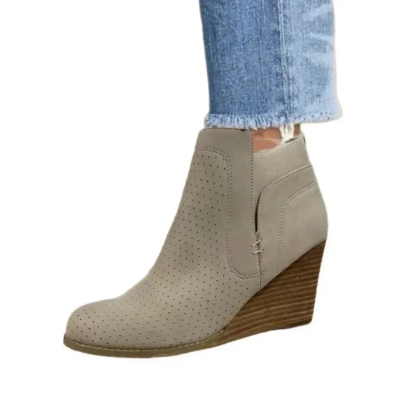 New DOLCE VITA Gerdie Vegan Leather Comfort Wedge Bootie Beige Winter Boot 9 - Picture 1 of 14